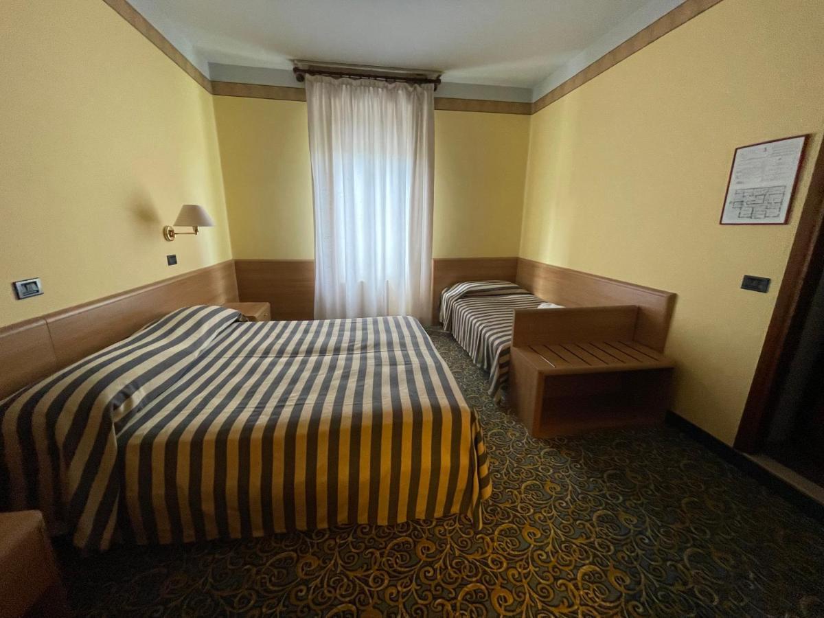 Hotel Giardinetto Desenzano del Garda Exteriör bild